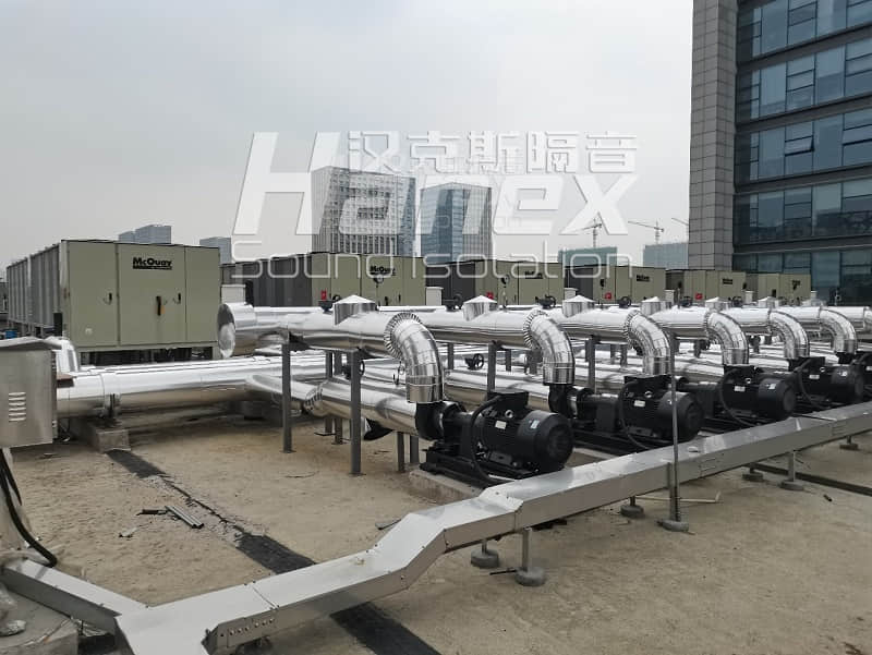 圖1現(xiàn)場冷水機組、水泵、管道與辦公樓位置-副本